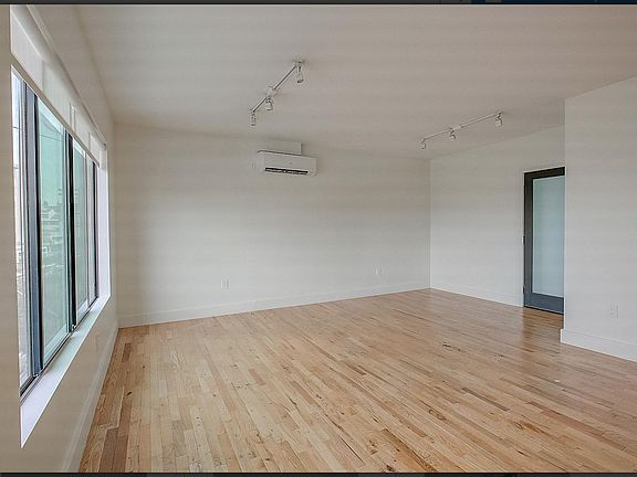 2nd image of 306 N Bonnie Brae St #5
