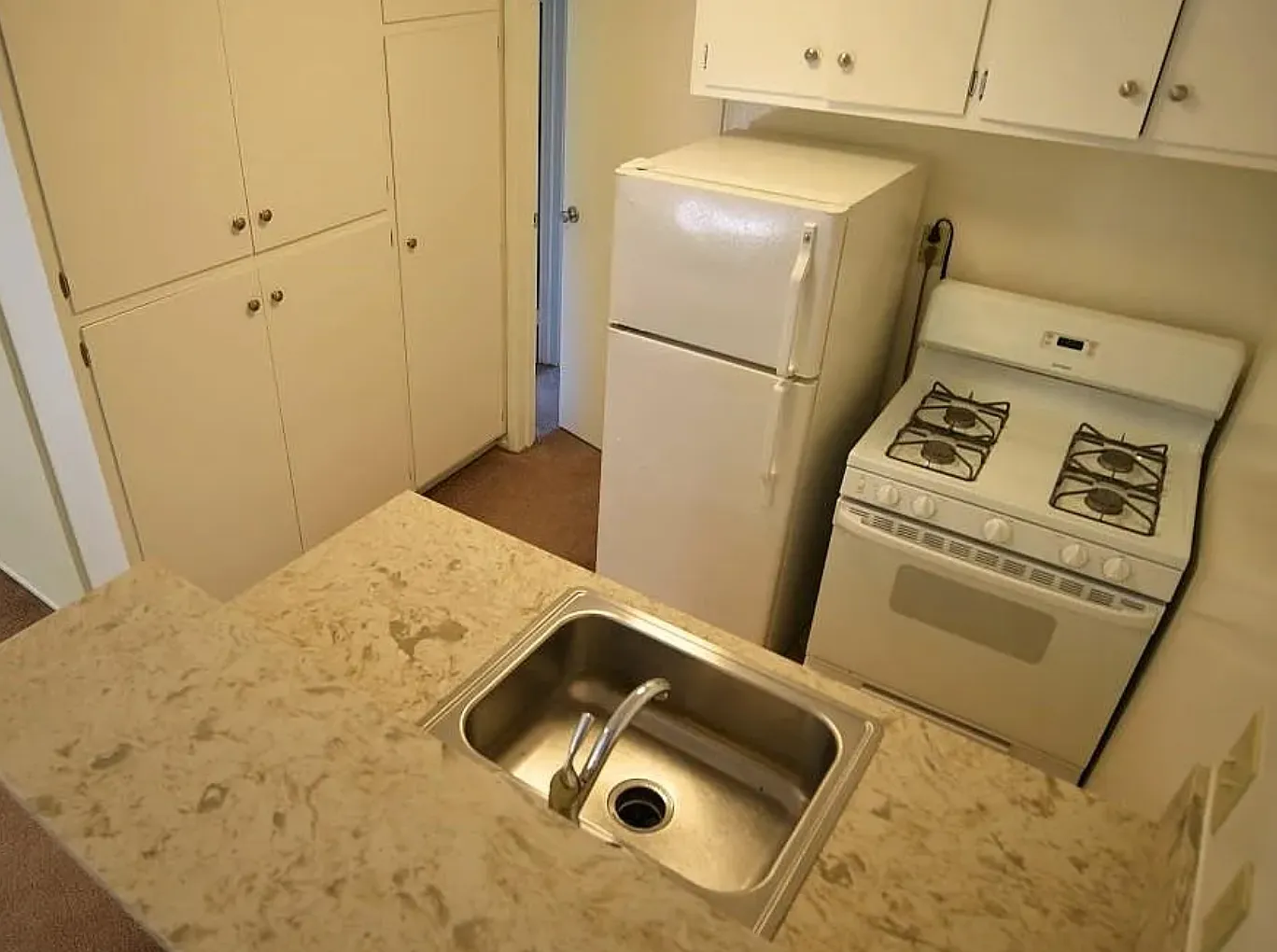 Alcadana Apartments — Photo 1