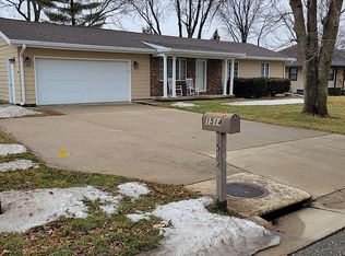 1514 Cantebury Cir, Grundy Center, IA 50638