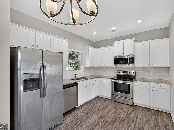 4th image of 224 Stone Creek Ct