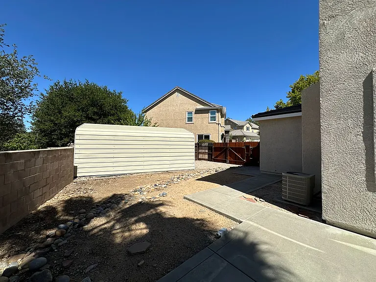 746 Jersey Ct — Photo 22