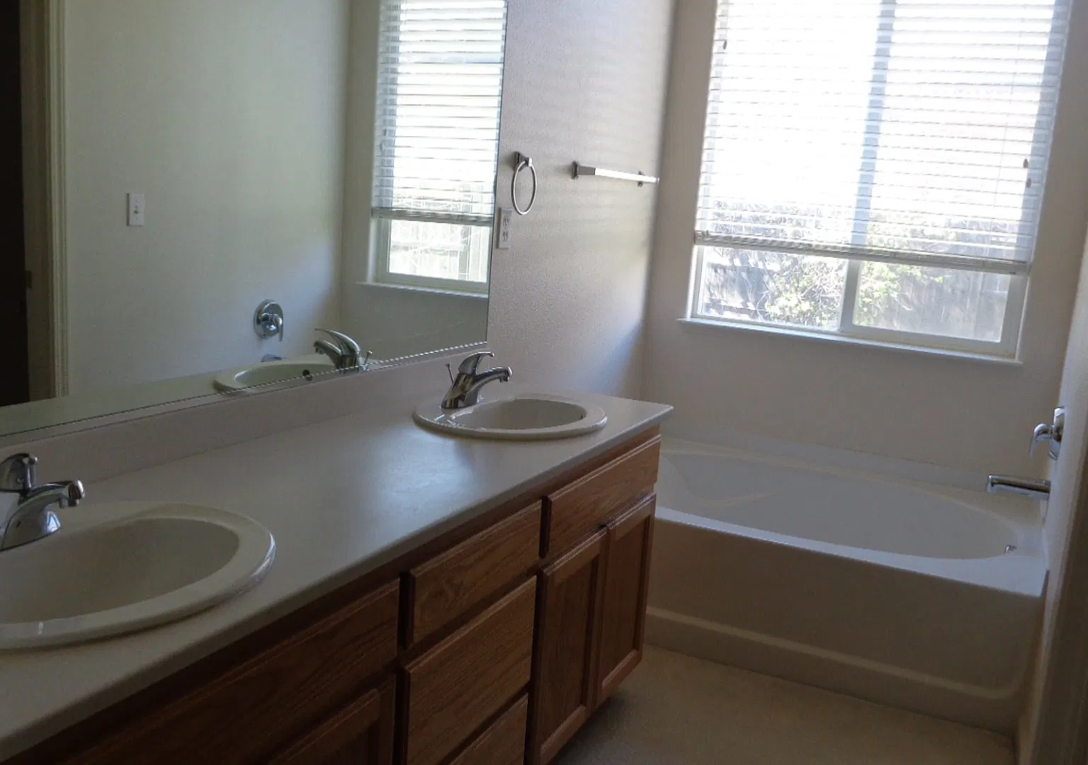 Spacious 4 Bedroom Home — Photo 3