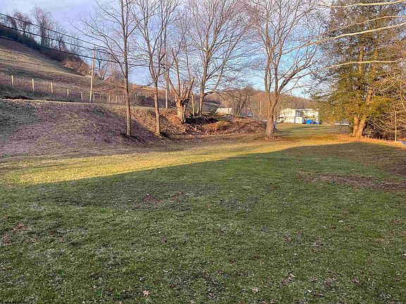 5th image of 632 Berlin Rd