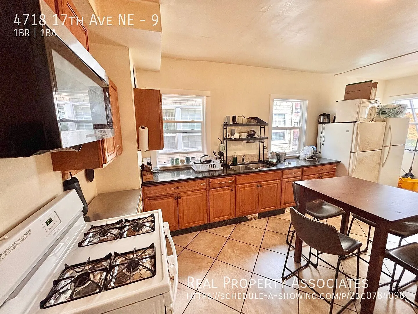 Room For Rent In The University District Flexible Lease Terms! *Shared Living* — Photo 4