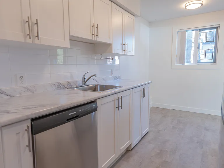 2185 Oxford St #103 — Photo 7