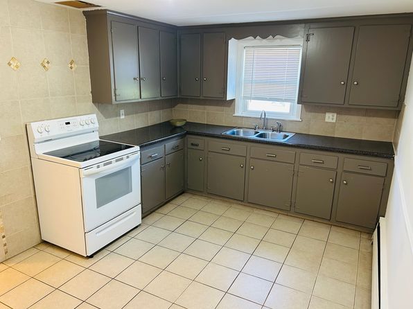 286 Maple Ave #3, Barrington, RI 02806