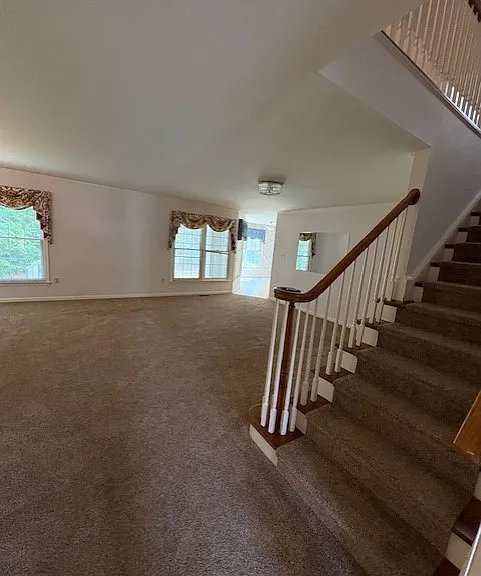 401 Greens Ct — Photo 5