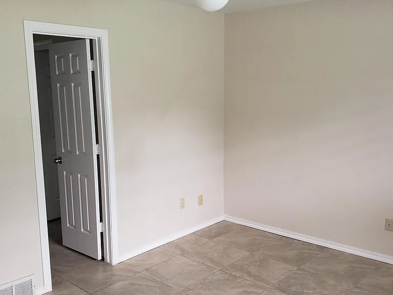 3016 Overton Park Dr W — Photo 35