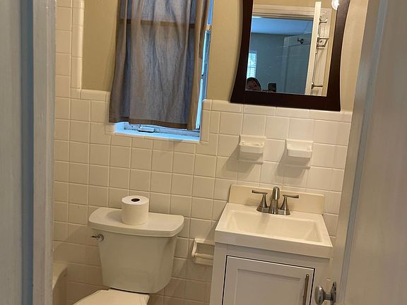 5th image of 1005 Garden Dr