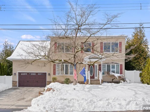 330 Hickory St, Township Of Washington, NJ 07676