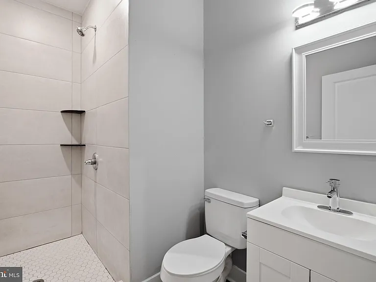 2500 N Mascher St #2 — Photo 9