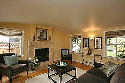 Spacious Living Room 