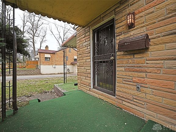 4th image of 209 Julia Ave