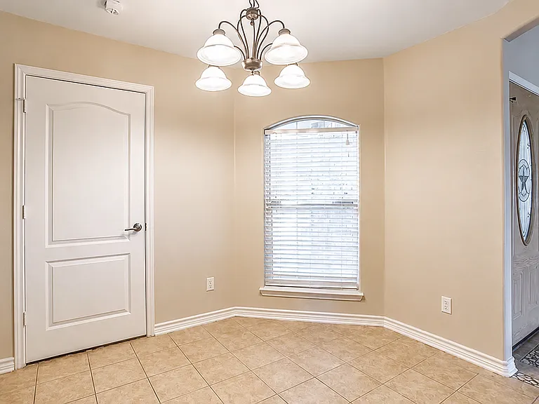 3710 Dewitt County Ct — Photo 2