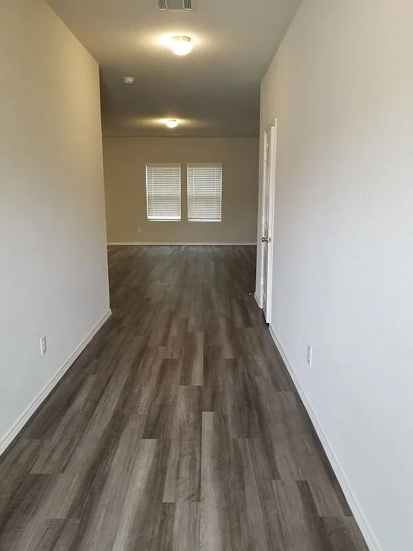 Building Photo - 7930 Oak Meadows Bnd
