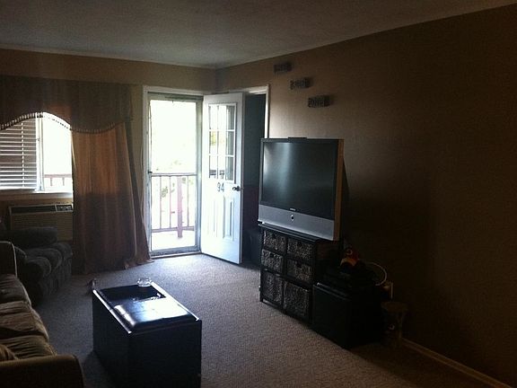 Extra Large Living Room with Walk In Closet