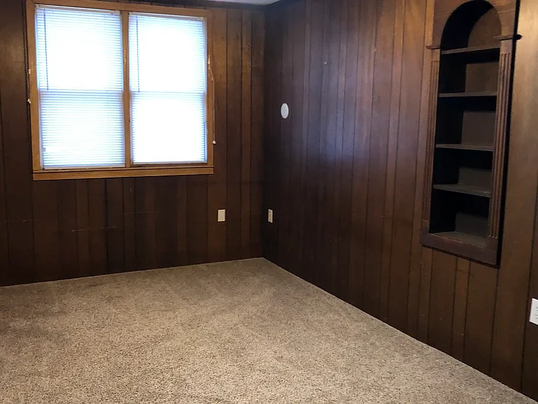 1208 E Hurd St — Photo 3