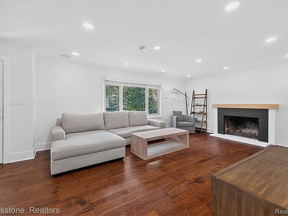 4th image of 2768 Hillendale Dr