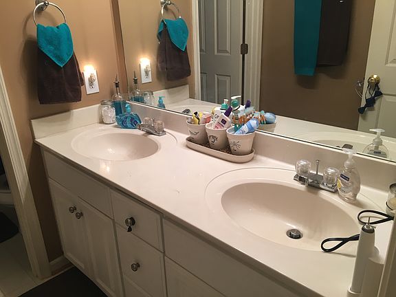 Upstairs Full Bath