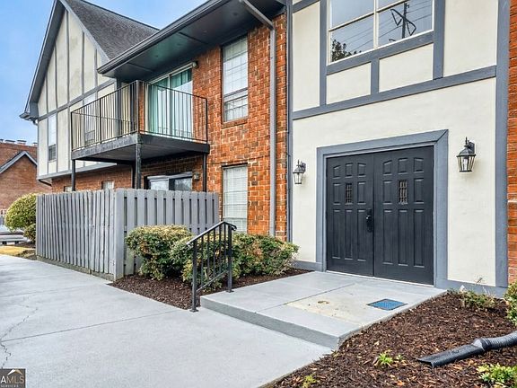 2nd image of 6851 Roswell Rd Unit A5