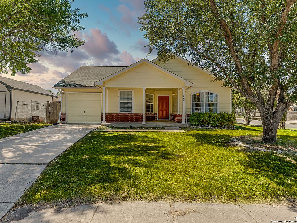 1st image of 938 Carmel Pl
