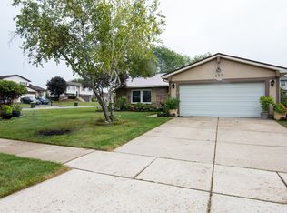 631 Glen Flora Dr, Carol Stream, IL 60188
