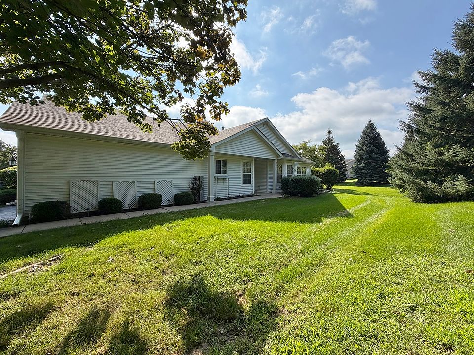 1st image of 22 Rolling Oaks Rd #D