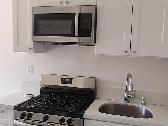 2nd image of 2118 6th St