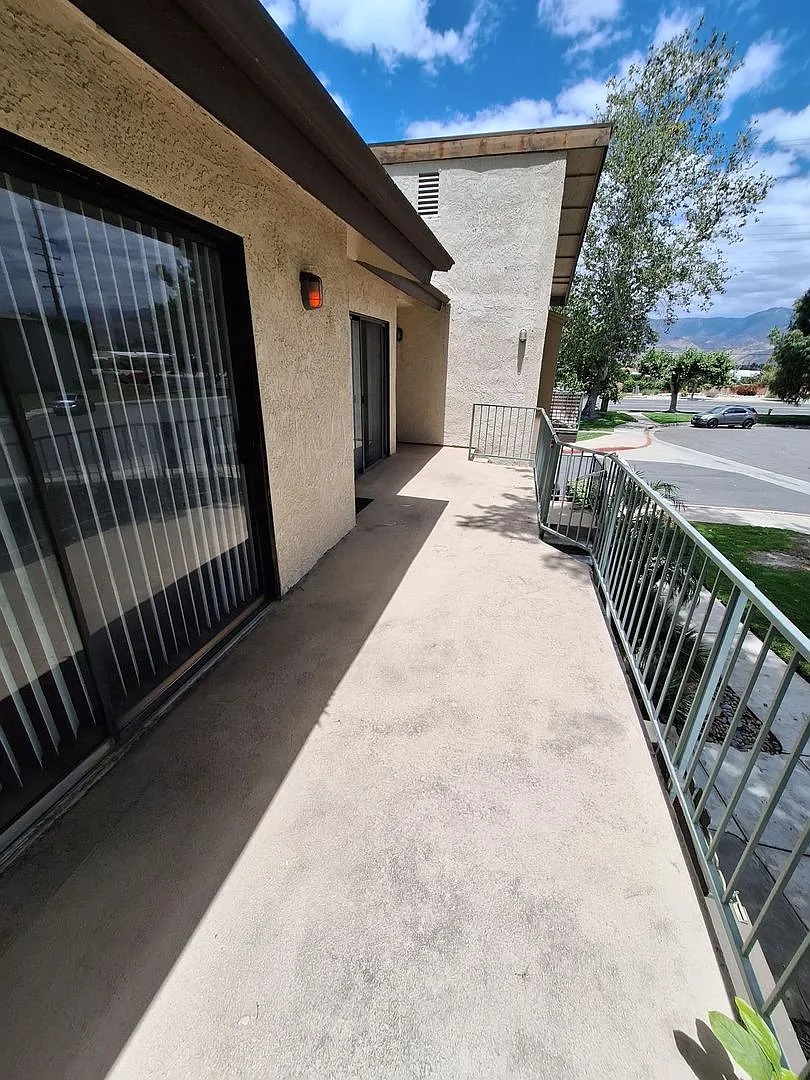 **Move In Special** 2 Bedrooms in the City of Redlands — Photo 1
