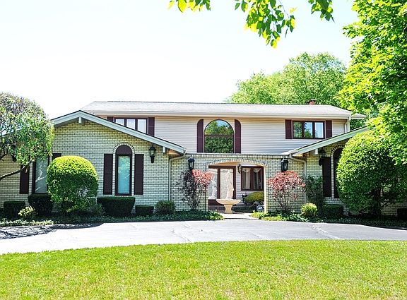 2nd image of 1382 Blackheath Ln