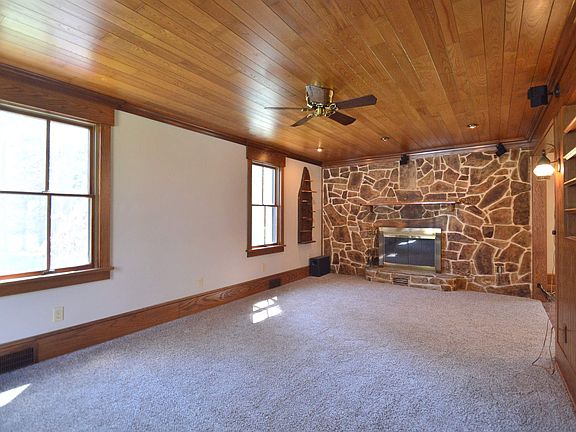 5th image of 10 Audubon Ln