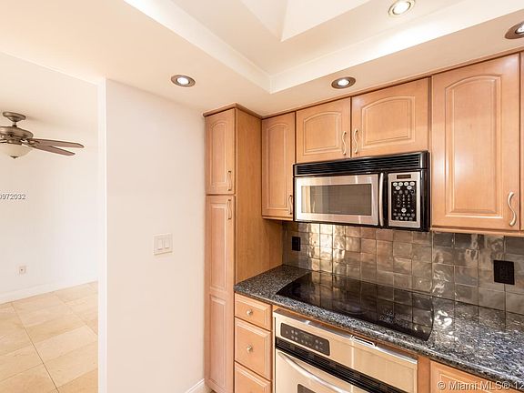 4th image of 1450 Brickell Bay Dr APT 1010