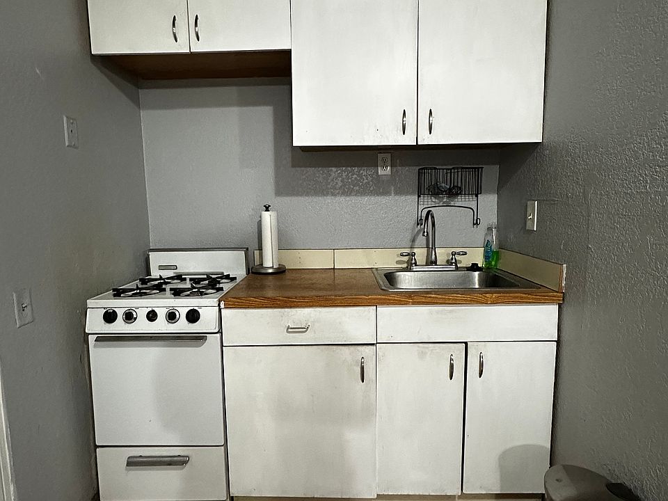 1st image of 4859 Cambridge Ave #1