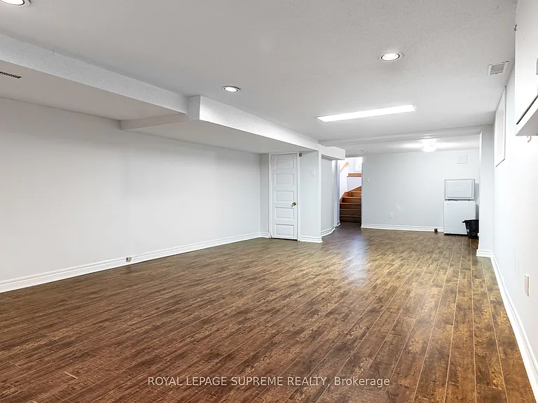 160 Shanly St #MAIN LOWER — Photo 25