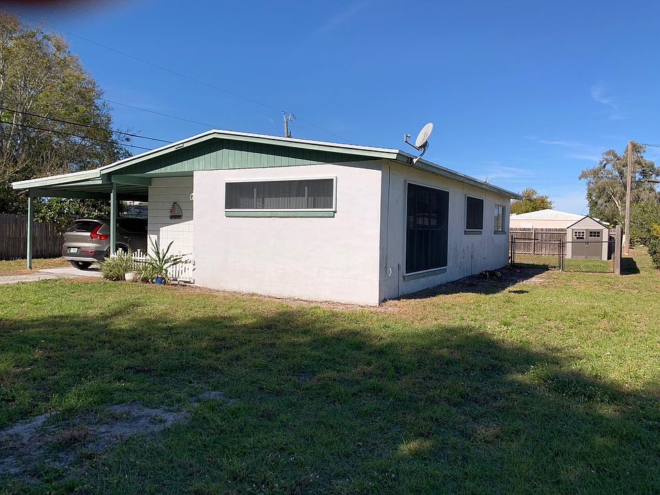 Simple Block home on quiet dead end street.