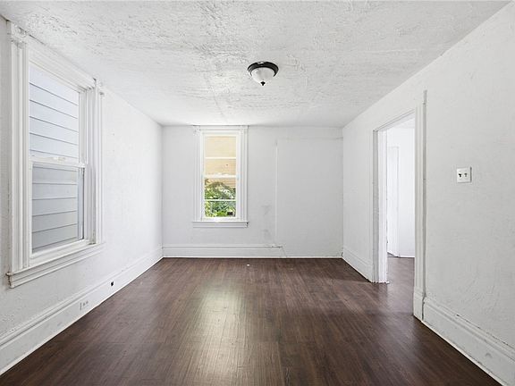 5th image of 1020 Sutherland St