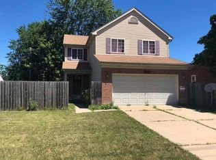 19351 Hazelwood St, Roseville, MI
