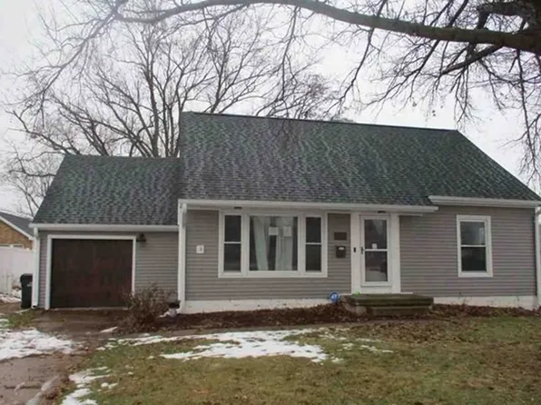 1074 27th St NE, Cedar Rapids, IA 52402