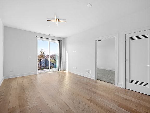 2nd image of 27 W Park Blvd #202
