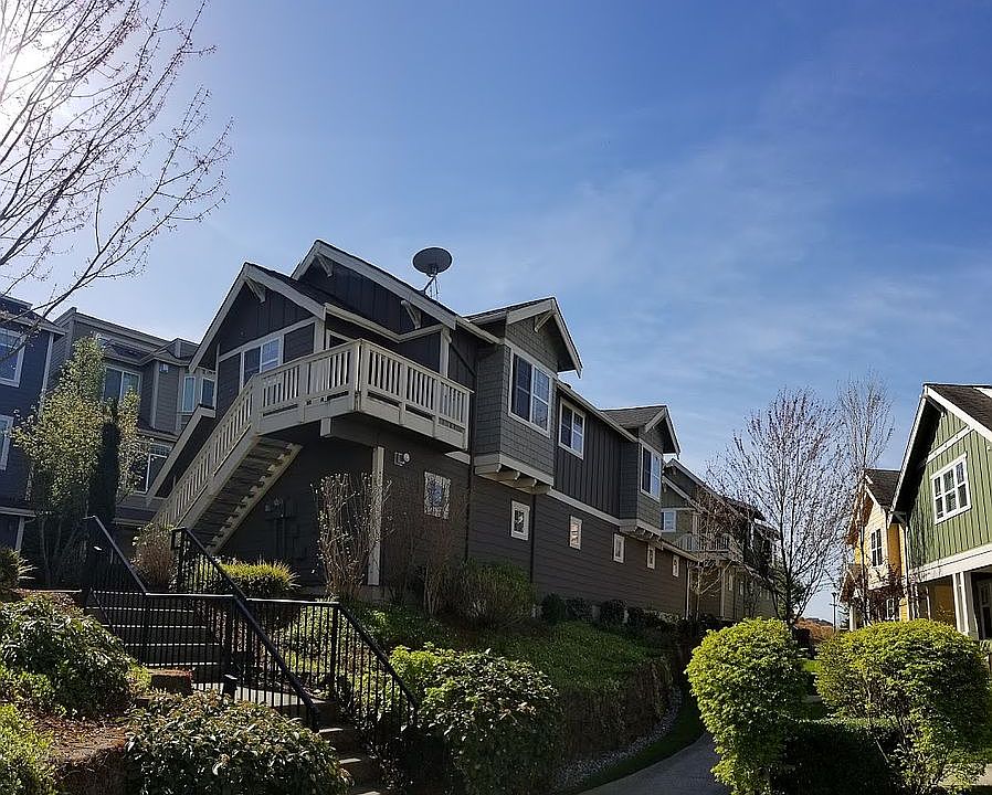 1st image of 1739 27th Ln NE