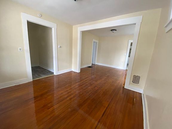 4th image of 101 Shepard Ave #1