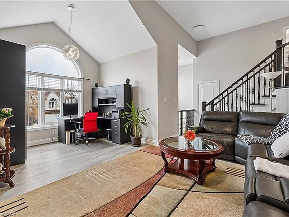 5th image of 58 Whiterock Ave