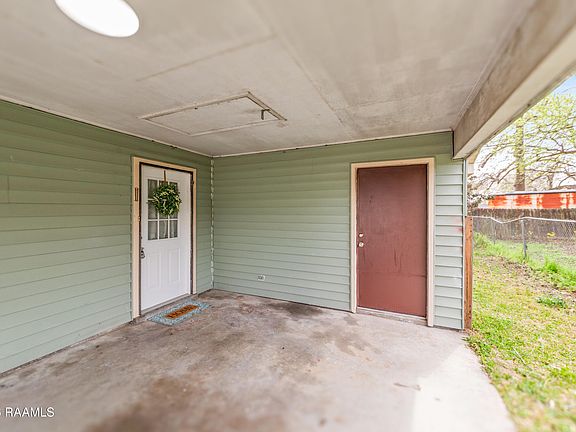 2nd image of 98 Santa Ines St