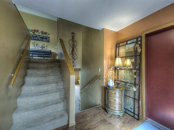 5th image of 828 Fairview Dr