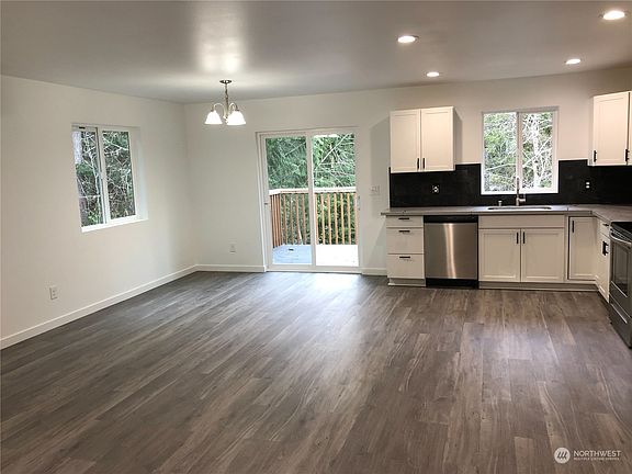4th image of 741 E Timberlake Drive E