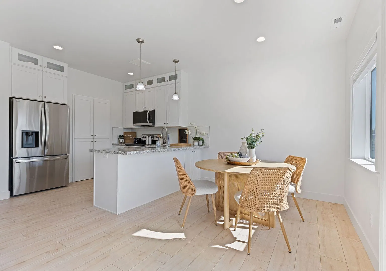 Modern Luxury 3 Bed 2.5 Bath Townhome In Saint Anthony — Photo 4
