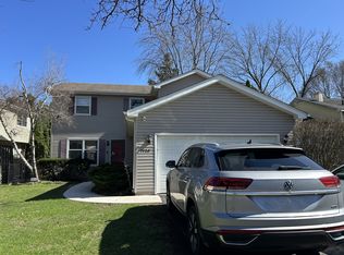 1126 Greensfield Dr, Naperville, IL 60563