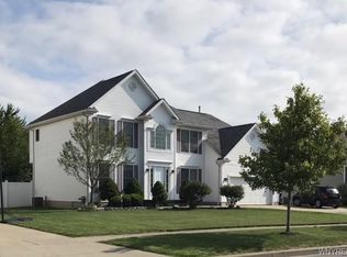 6 Beatrix Cir, Lancaster, NY 14086