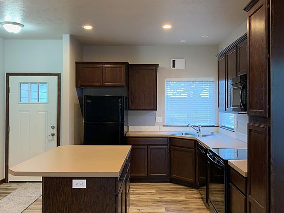 3rd image of 13924 E 14th Ct