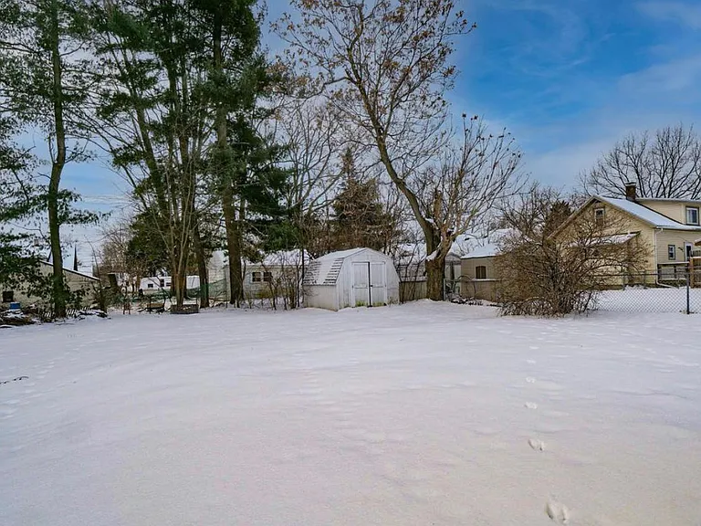 208 E Randolph St — Photo 3